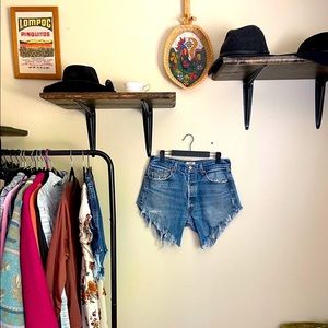 ✿ Levi’s Cutoff Jean Shorts ✿